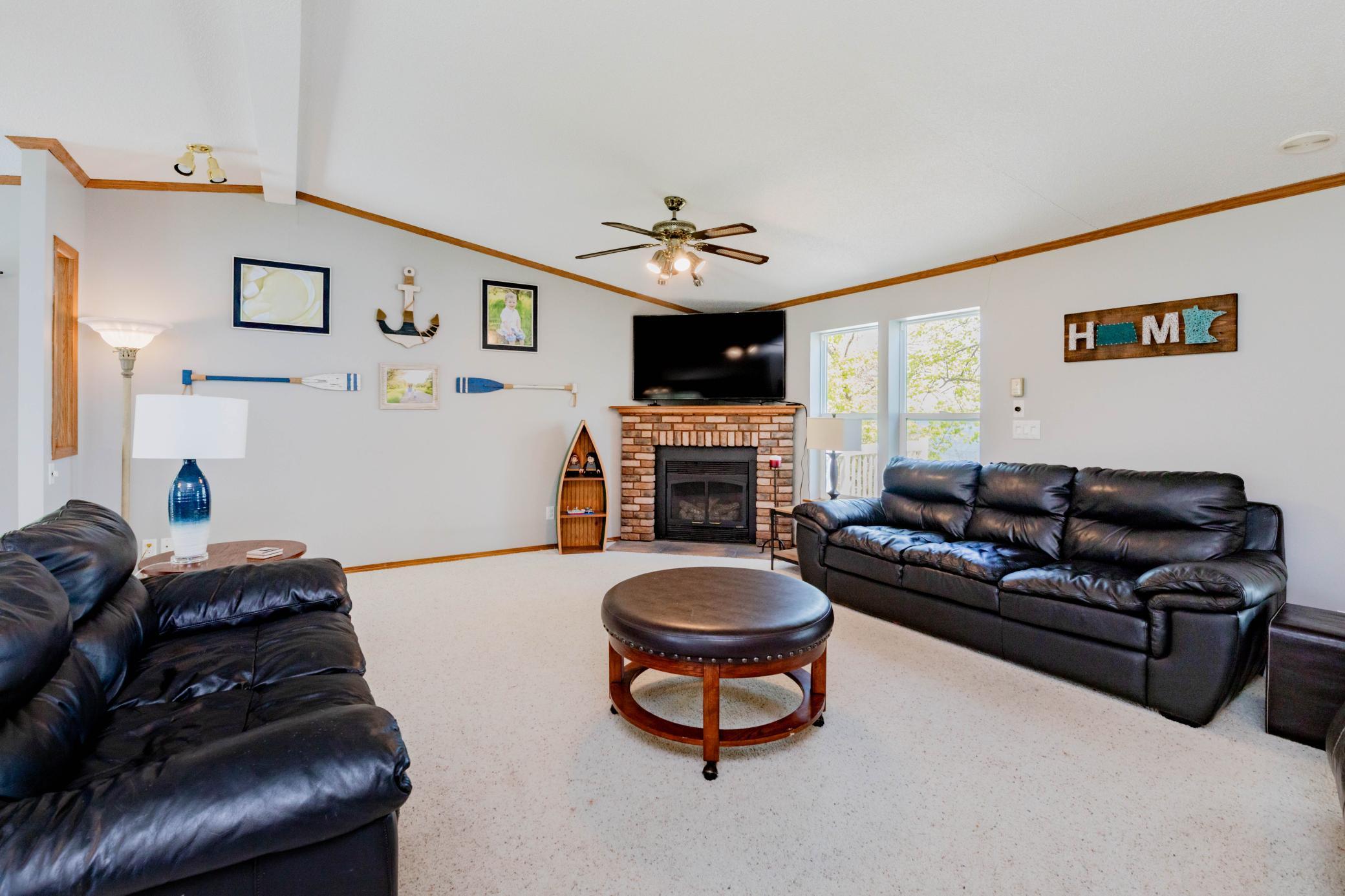 Main floor family room w/gas fireplace