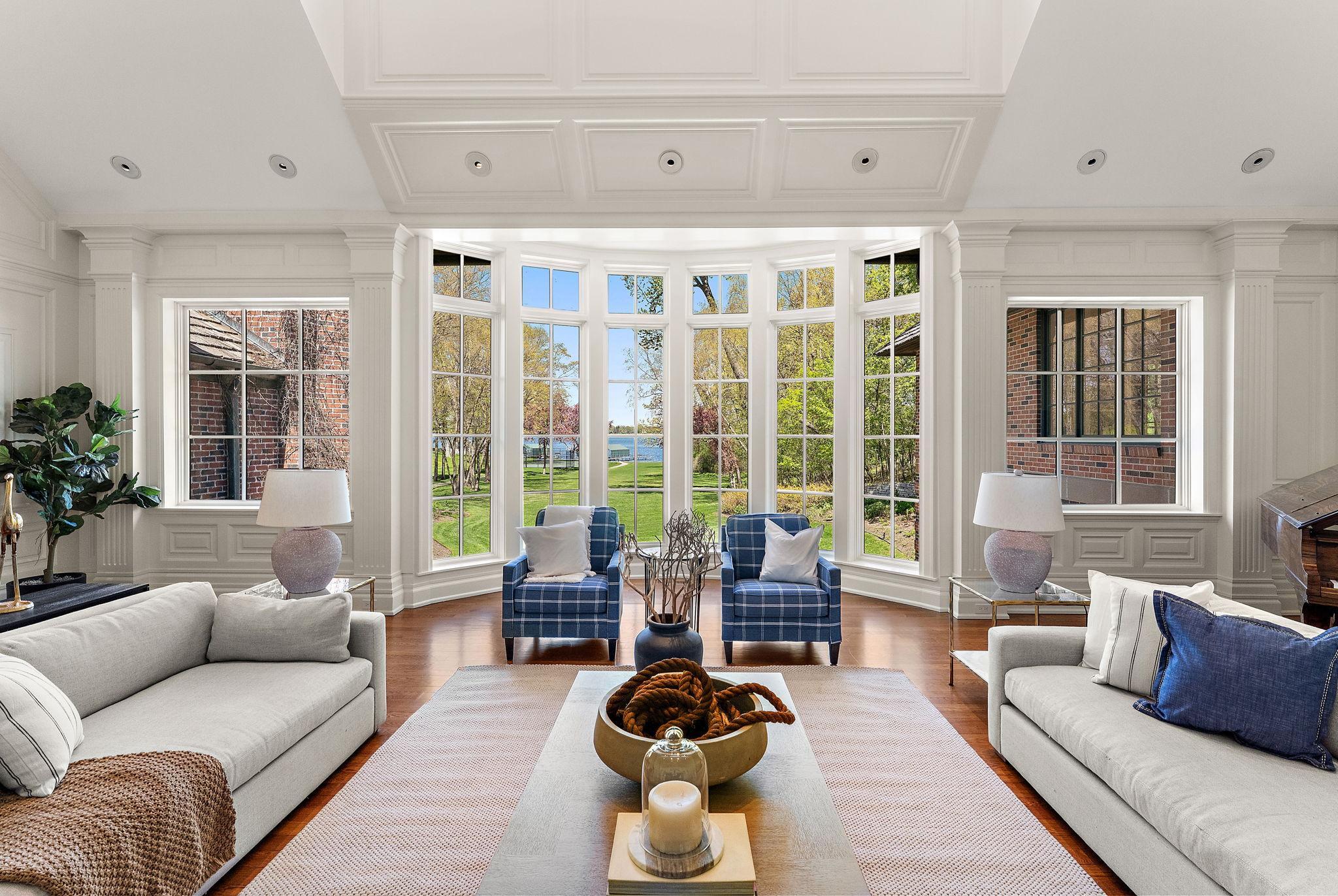 Living Room Views of Lake