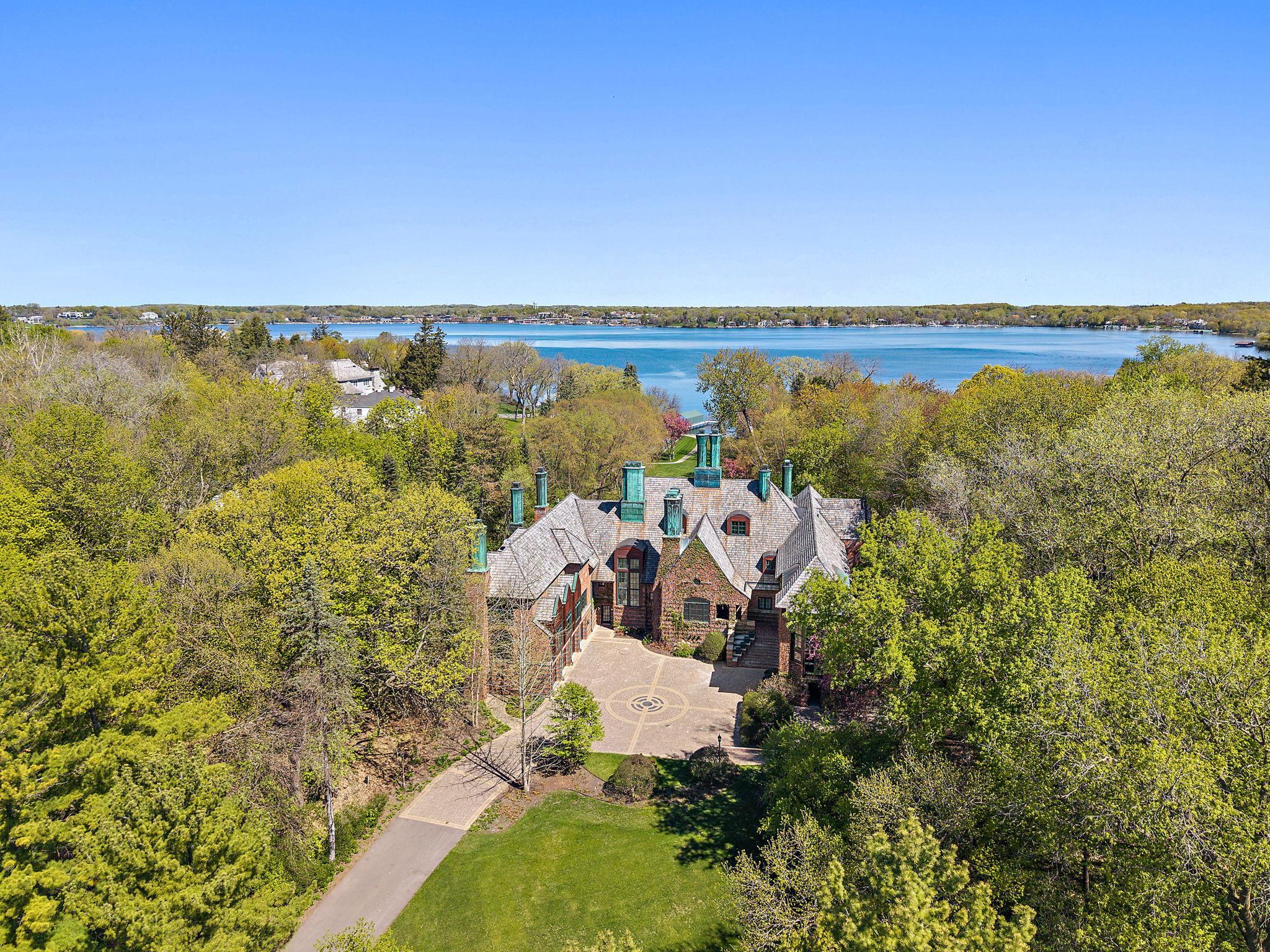 Welcome to 17950 Breezy Point!