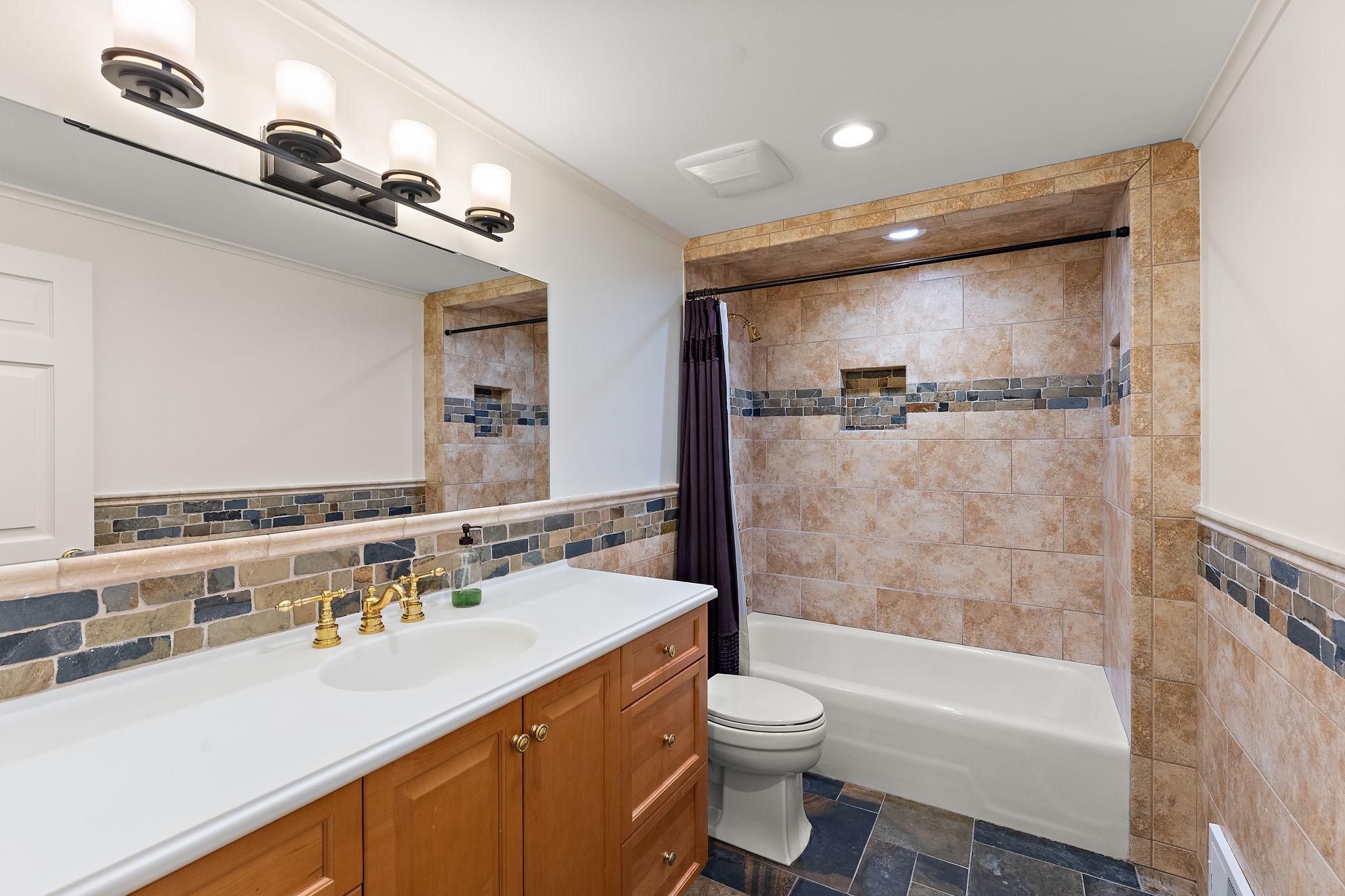 3rd Bedroom, Private Bath