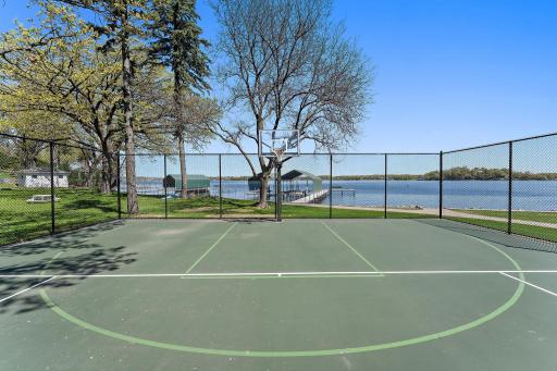 17950 Breezy Point Road, Wayzata, MN 55391