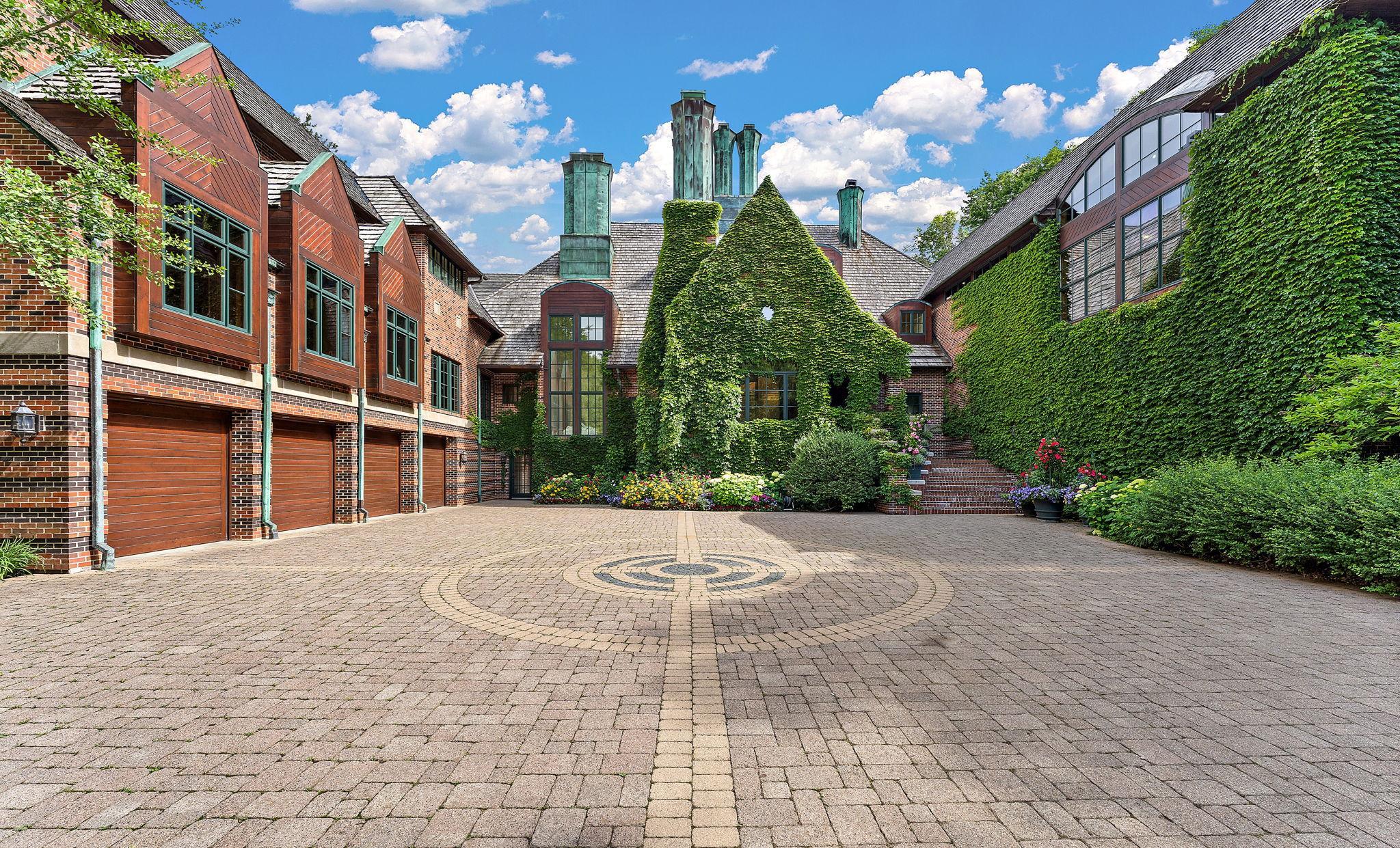 Welcome To 17950 Breezy Point!