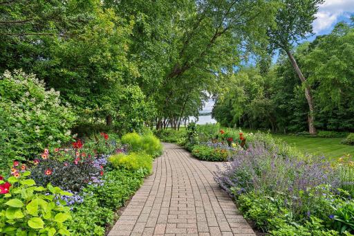 17950 Breezy Point Road, Wayzata, MN 55391