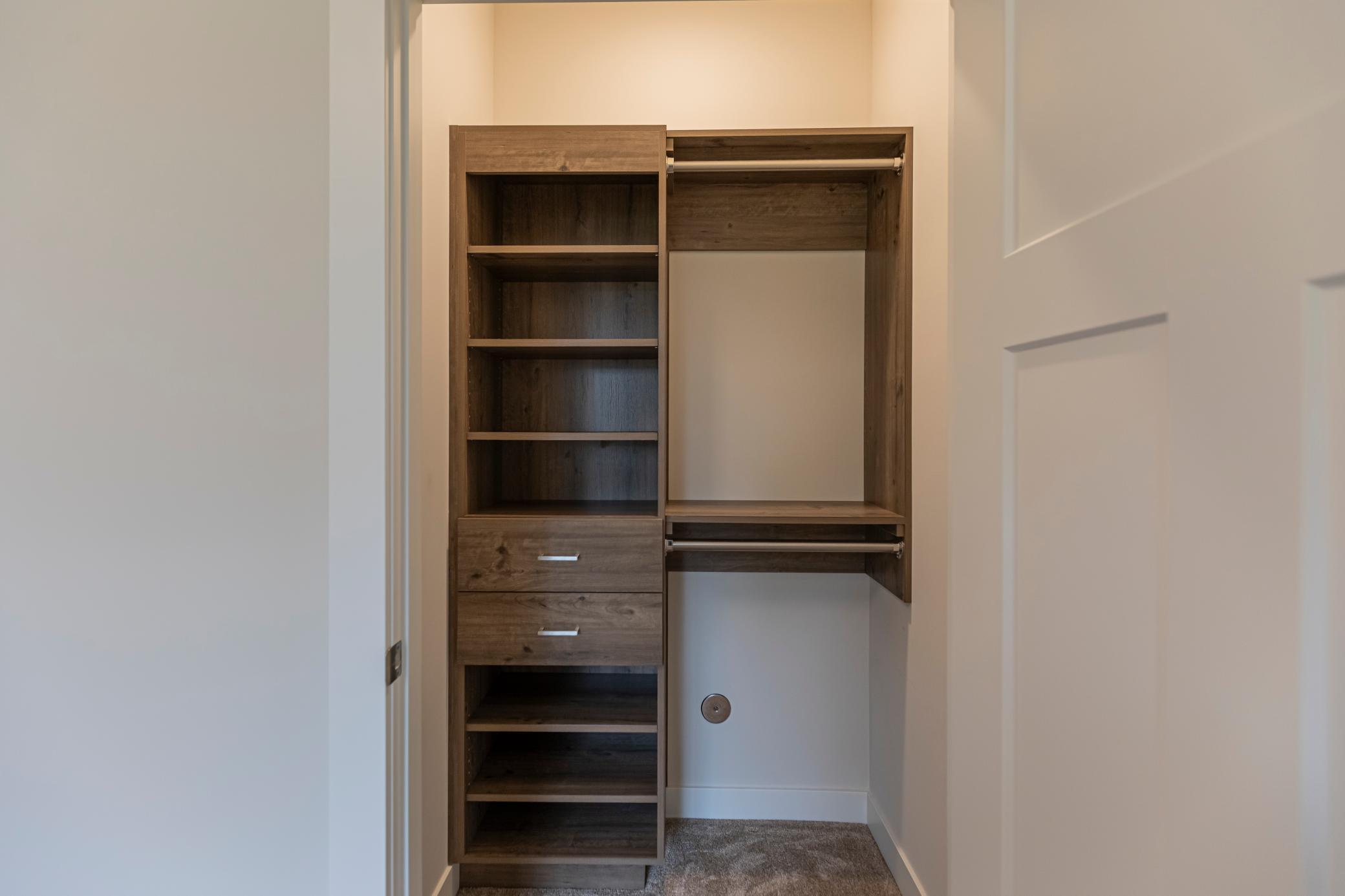 Office/Bed 3 closet