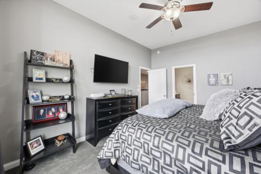 523 33rd Way E, B, West Fargo, ND 58078