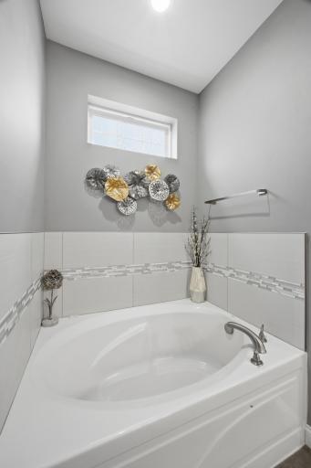523 33rd Way E, B, West Fargo, ND 58078