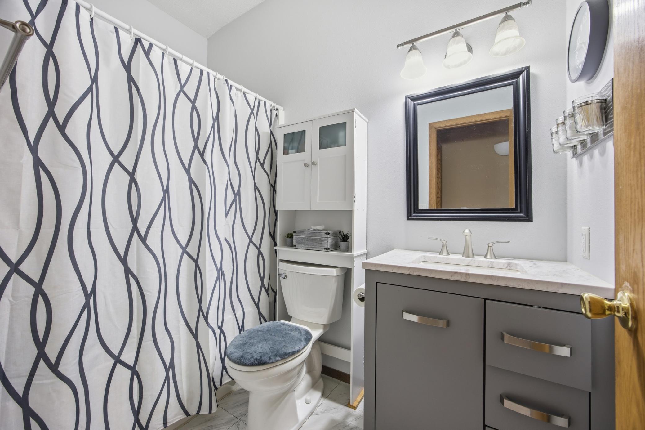 Upper Level Full Bath- Hollywood