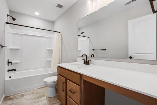 6286 62nd St S - Web Quality - Upstairs Bathroom