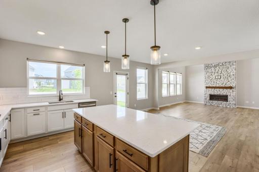 6286 62nd St S - Web Quality - 014 - 10 Kitchen.jpg