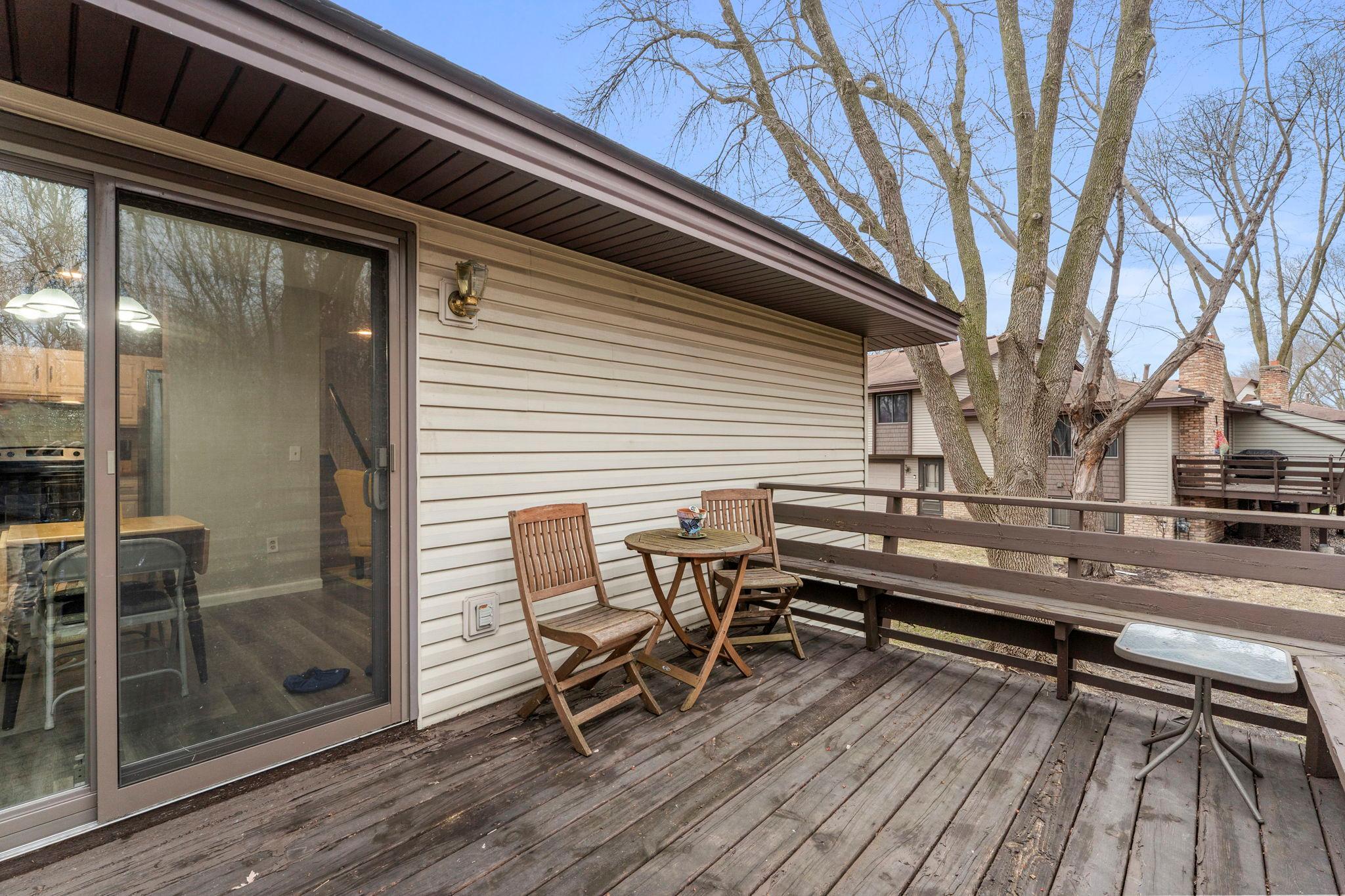 25 Back Deck 4.jpg
