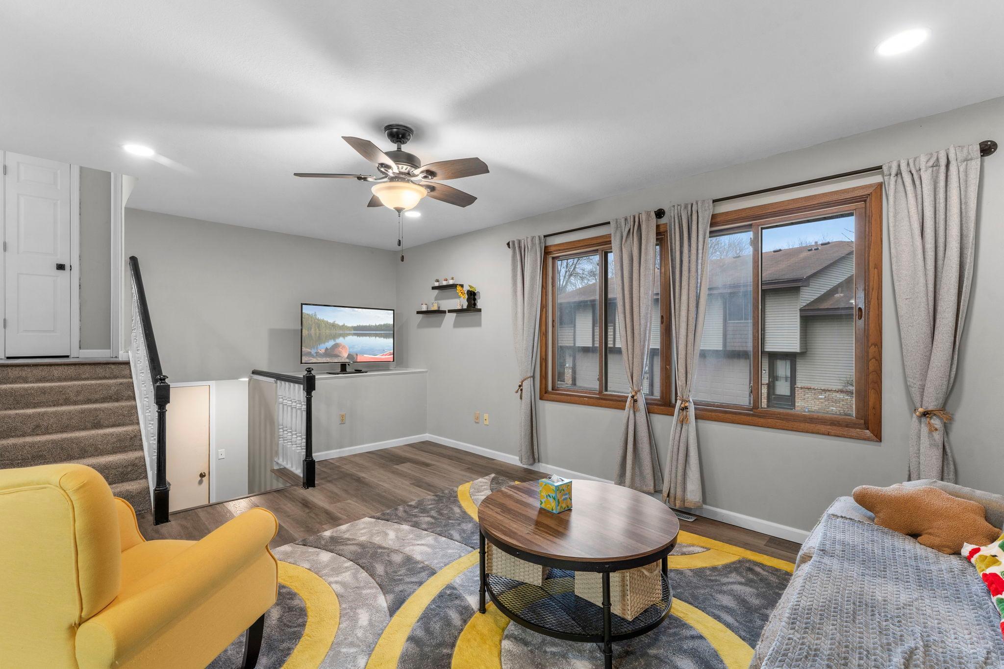 19 Living Room 4.jpg