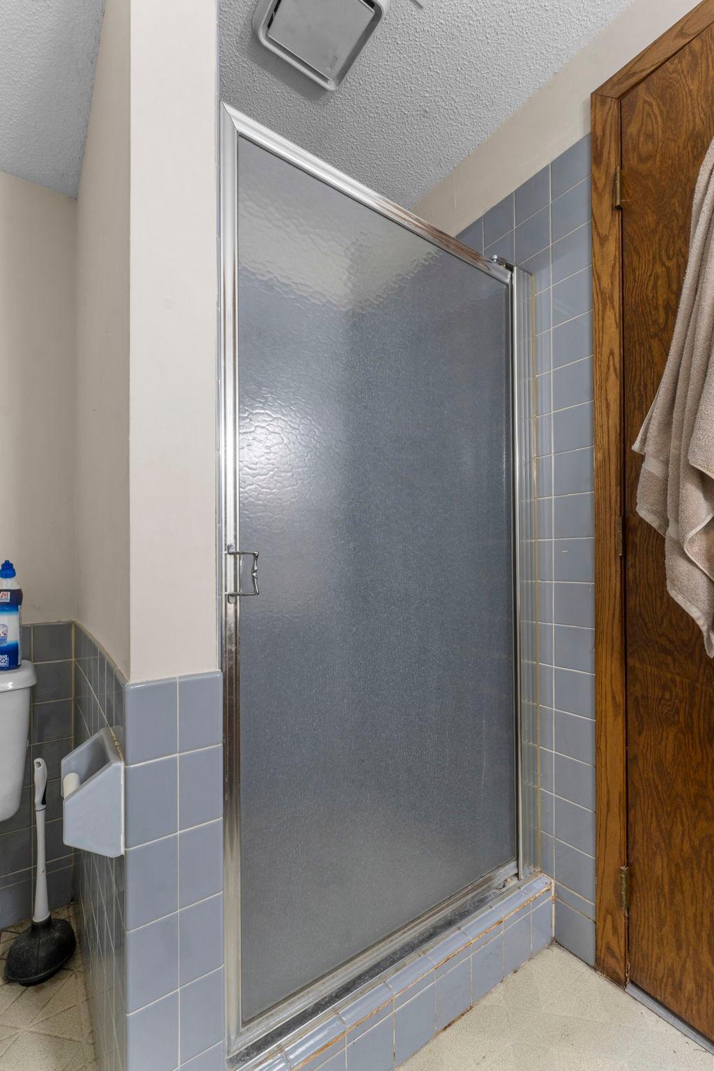 18 Downstairs Bathroom 3.jpg