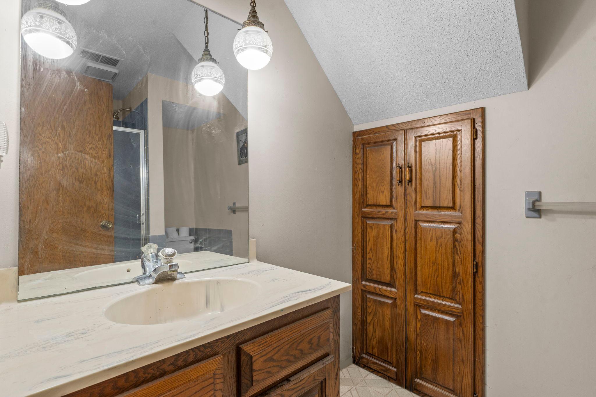 17 Downstairs bathroom.jpg