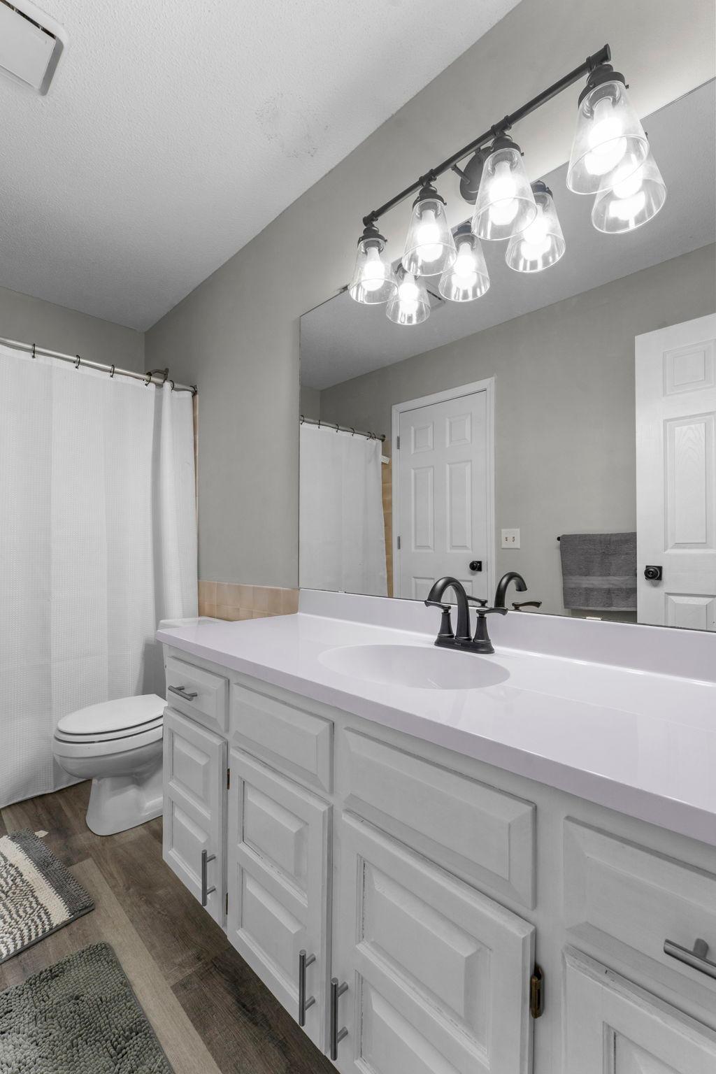 6 Master Bath 4.jpg