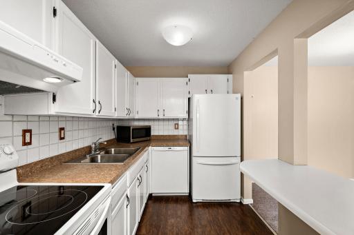 10301 Cedar Lake Road, 201, Hopkins, MN 55305