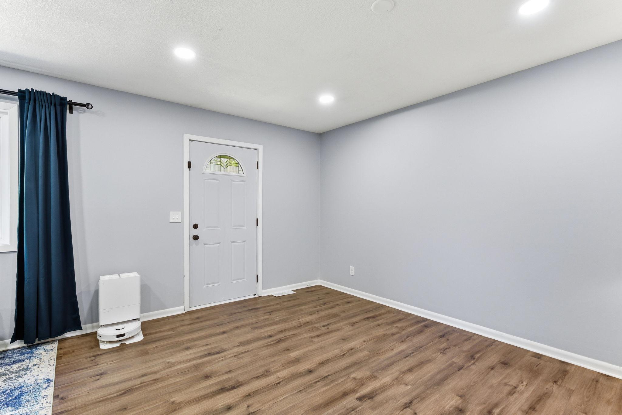 7-web-or-mls-879-Iowa-Ave-W-07.jpg