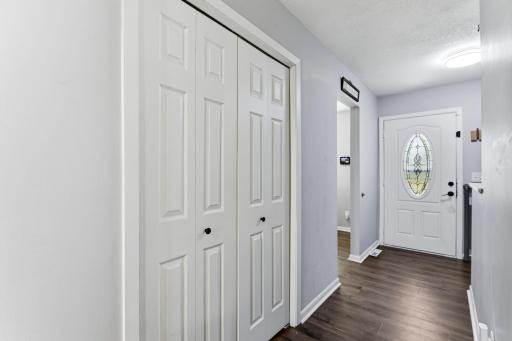 879 Iowa Avenue W, Saint Paul, MN 55117