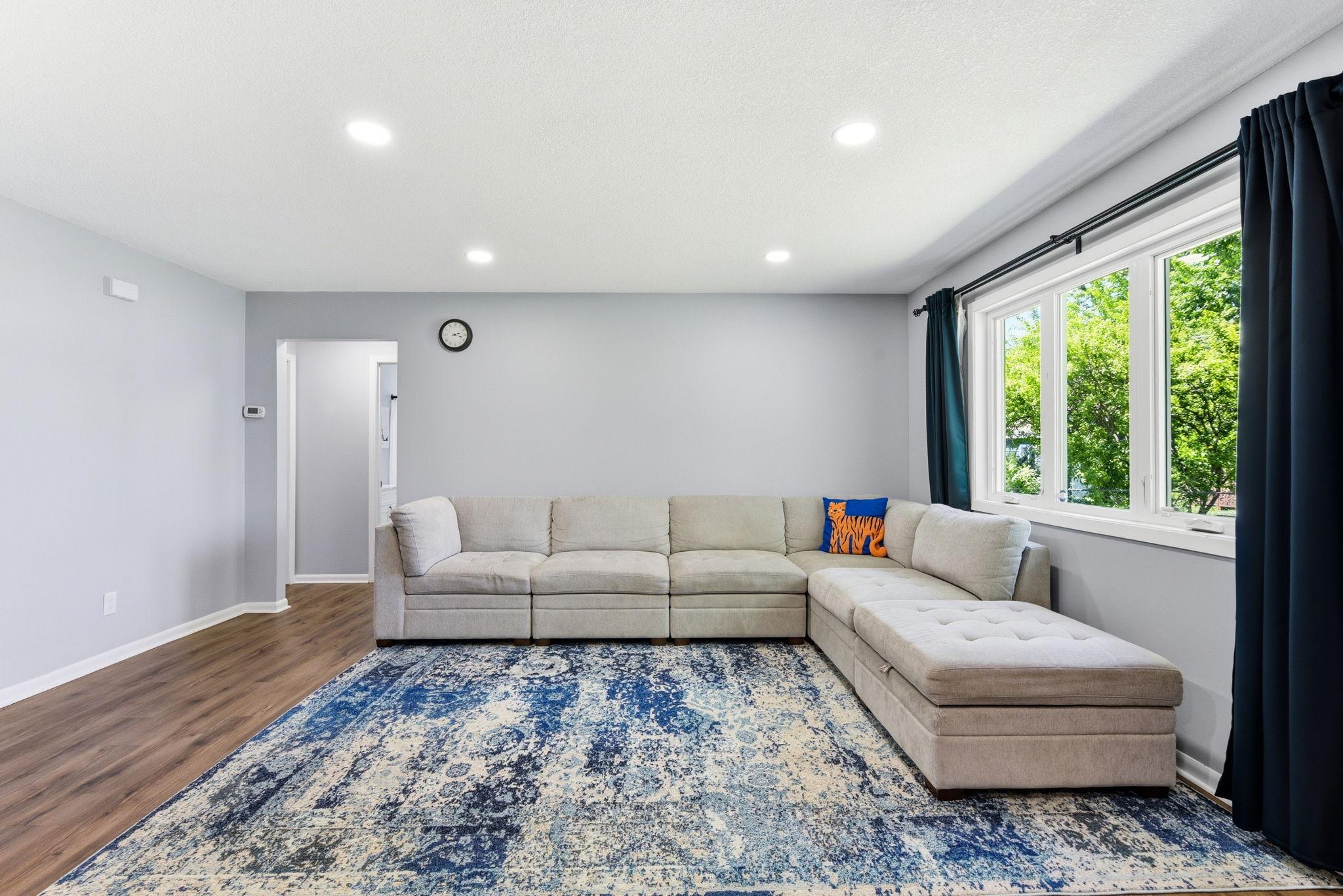 8-web-or-mls-879-Iowa-Ave-W-08.jpg
