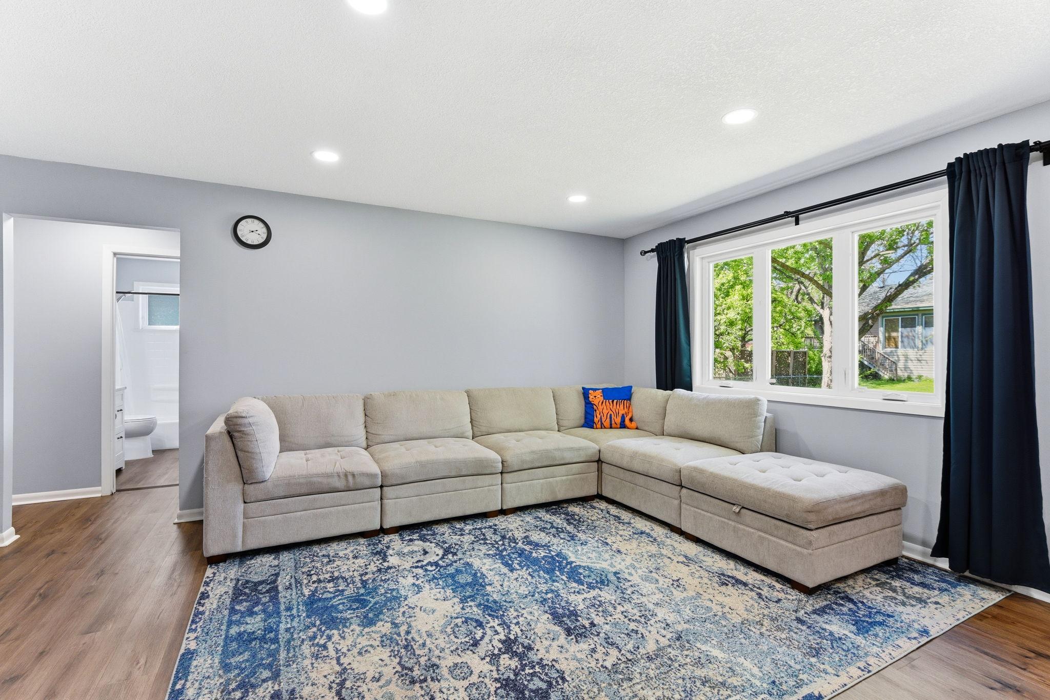 9-web-or-mls-879-Iowa-Ave-W-09.jpg