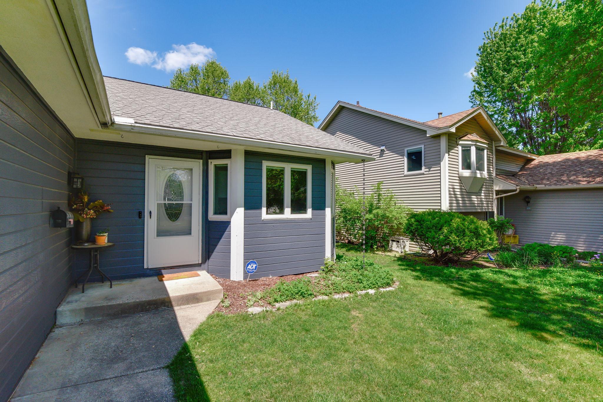 4-web-or-mls-879-Iowa-Ave-W-04.jpg