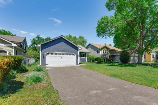 879 Iowa Avenue W, Saint Paul, MN 55117