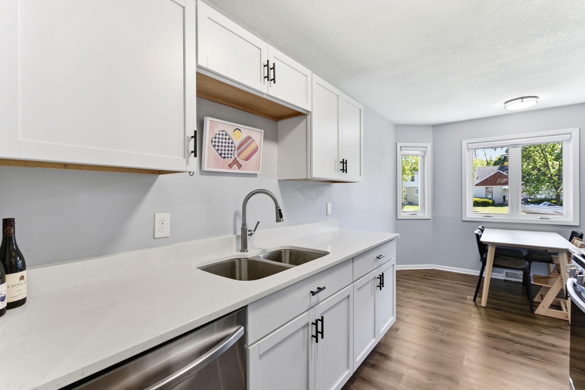 11-web-or-mls-879-Iowa-Ave-W-11.jpg