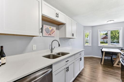 879 Iowa Avenue W, Saint Paul, MN 55117