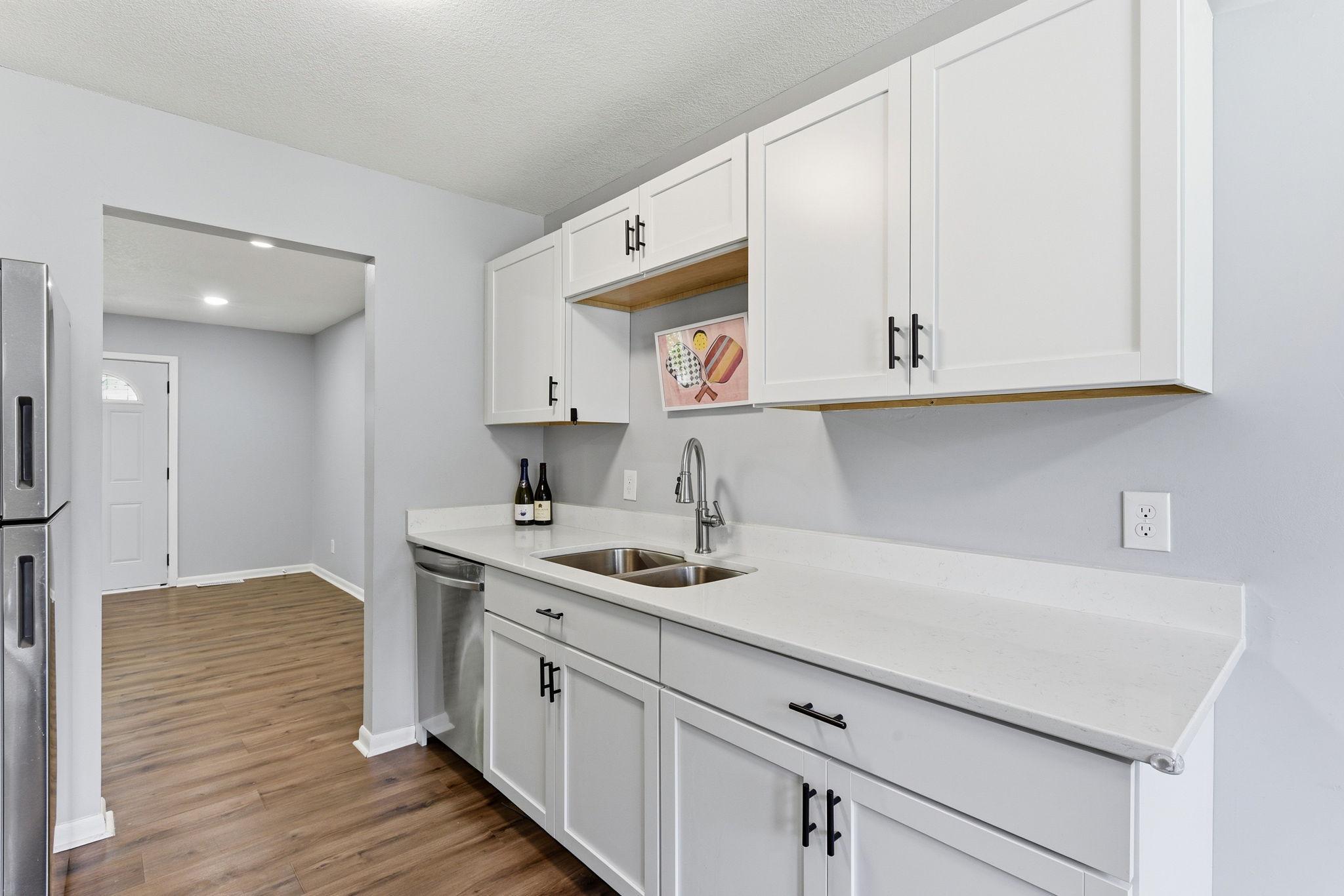 12-web-or-mls-879-Iowa-Ave-W-12.jpg