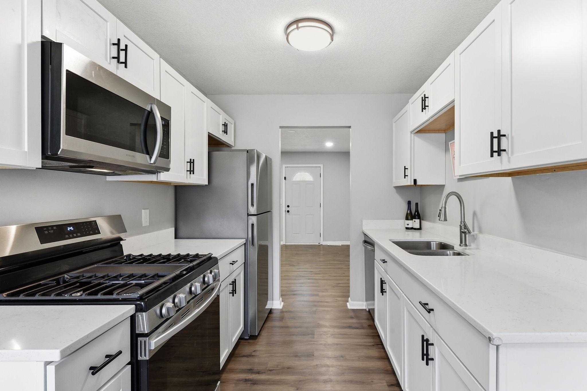 13-web-or-mls-879-Iowa-Ave-W-13.jpg
