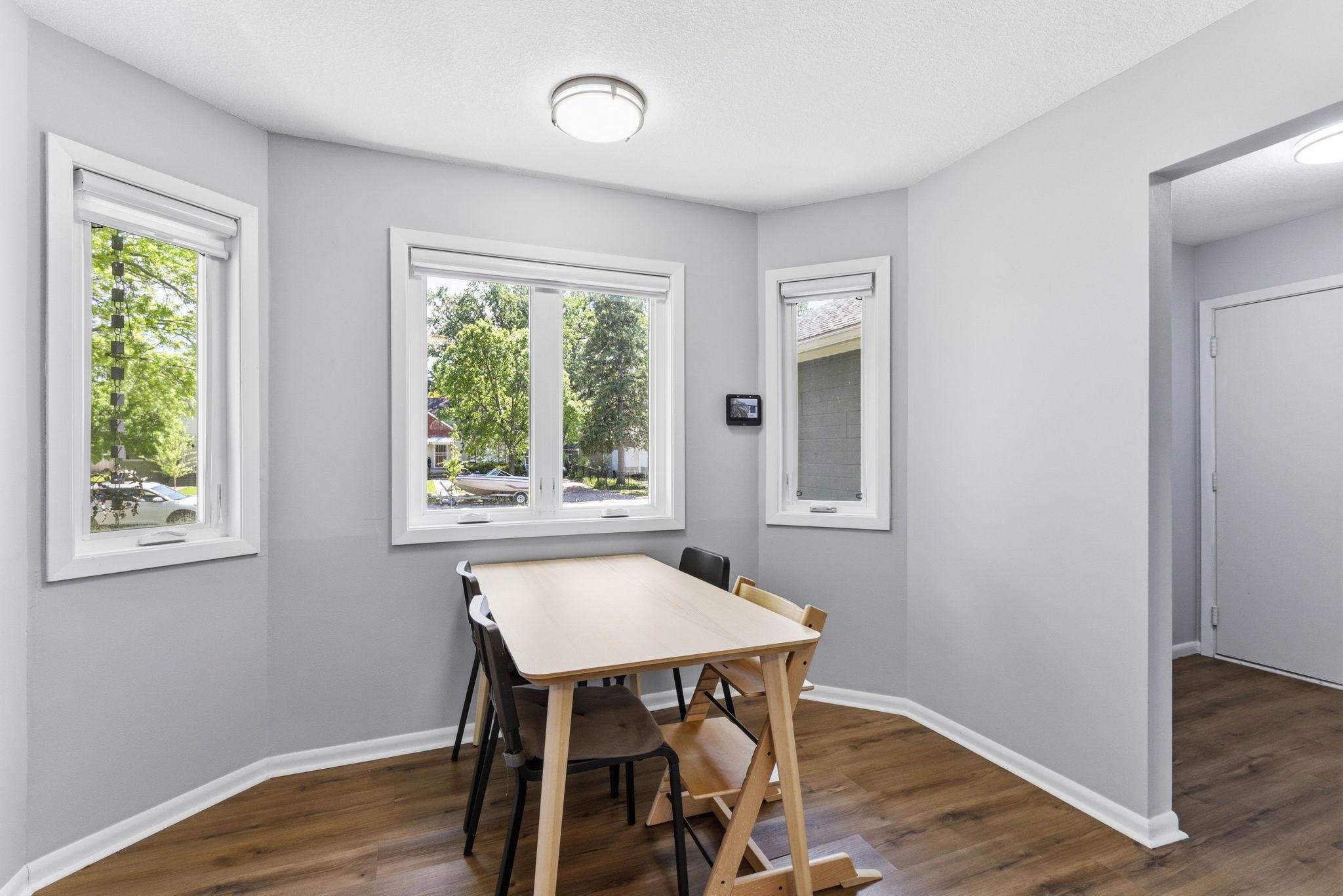 15-web-or-mls-879-Iowa-Ave-W-15.jpg