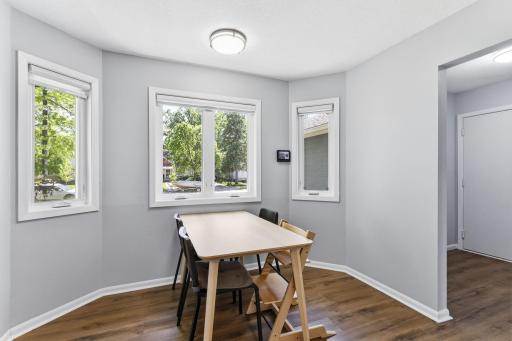 879 Iowa Avenue W, Saint Paul, MN 55117
