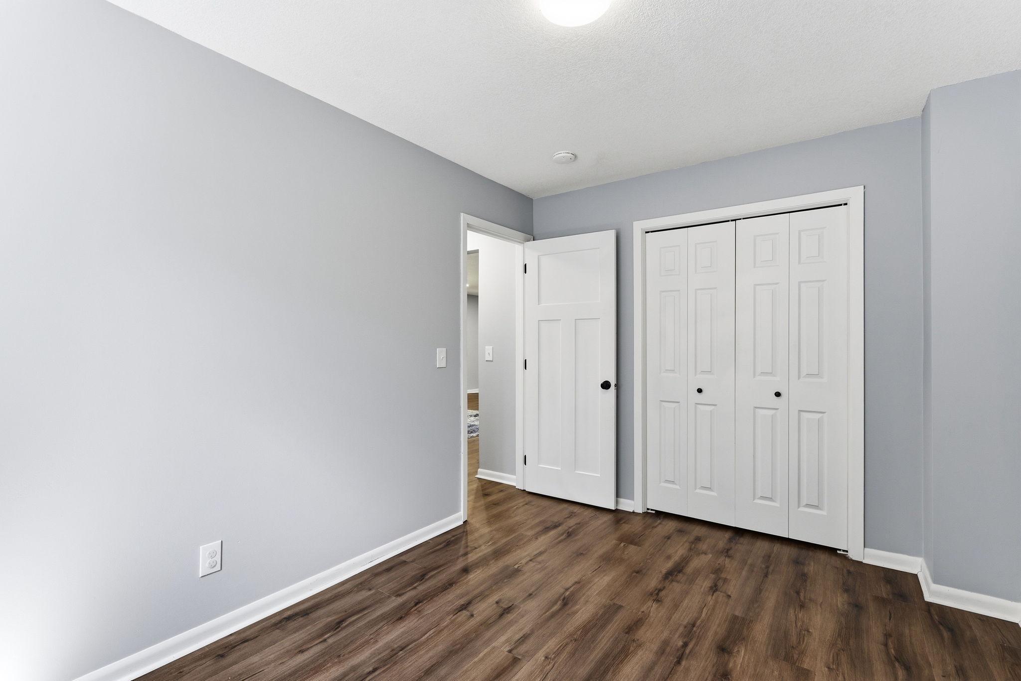 19-web-or-mls-879-Iowa-Ave-W-19.jpg