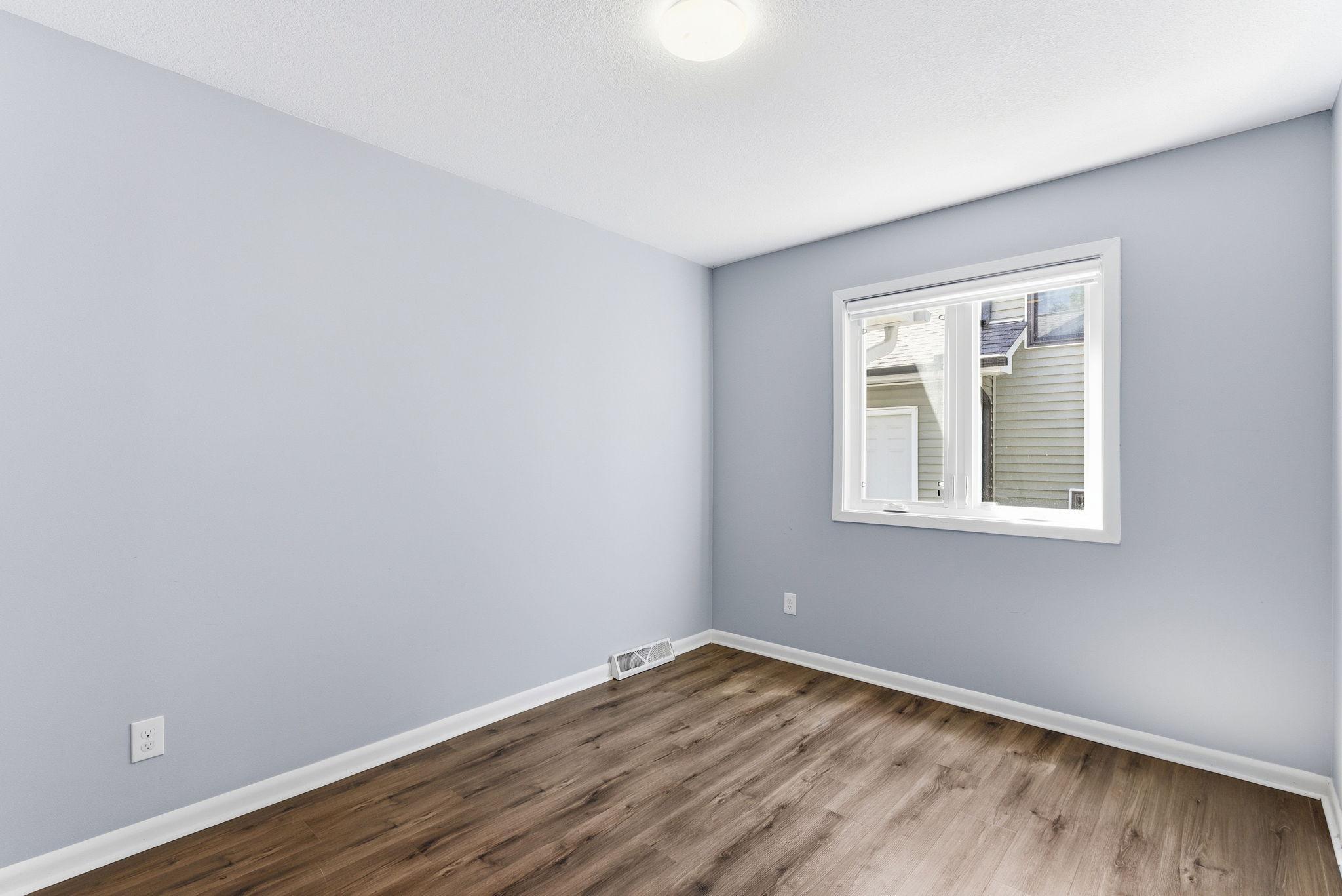 18-web-or-mls-879-Iowa-Ave-W-18.jpg