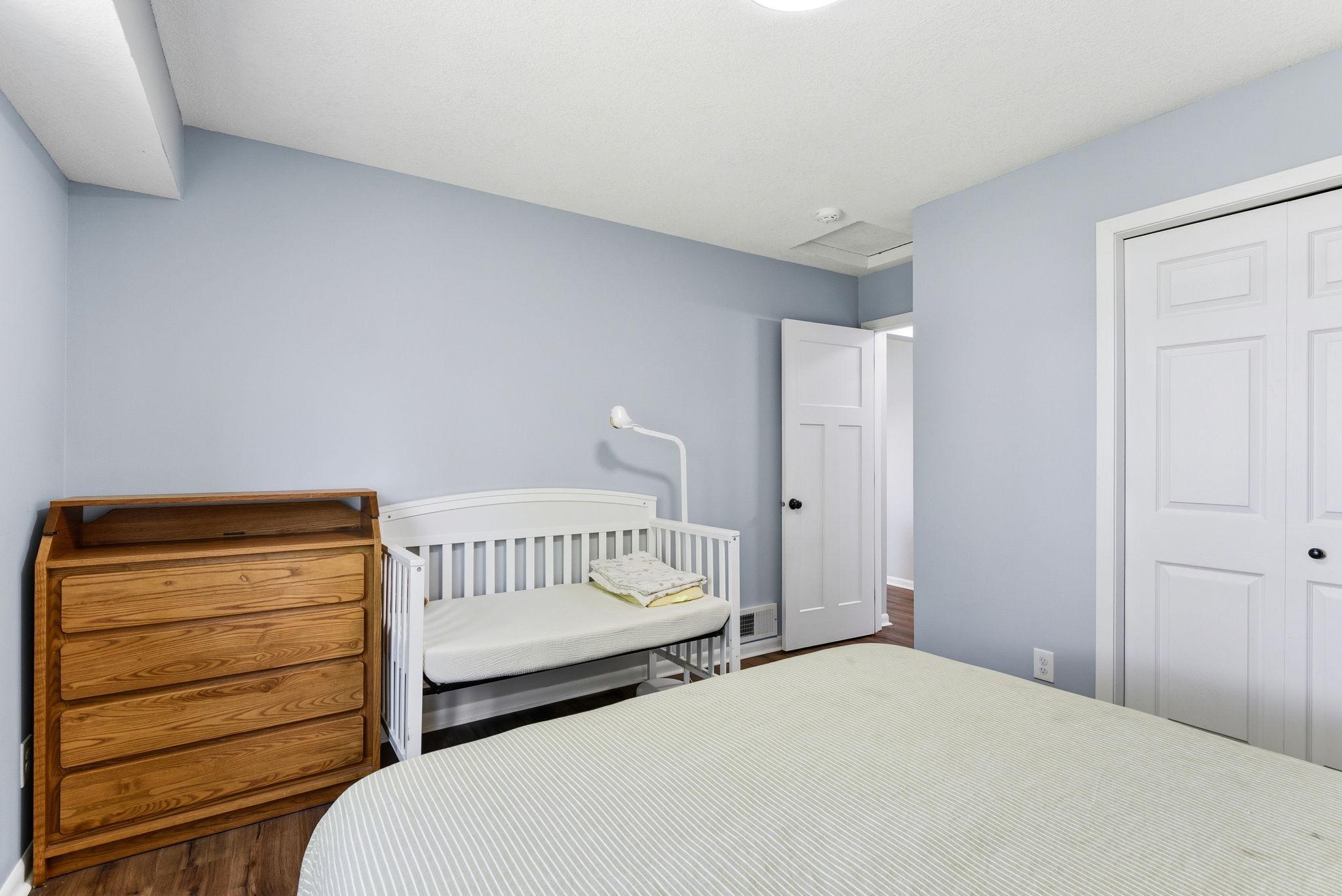 17-web-or-mls-879-Iowa-Ave-W-17.jpg
