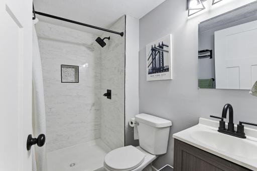 879 Iowa Avenue W, Saint Paul, MN 55117