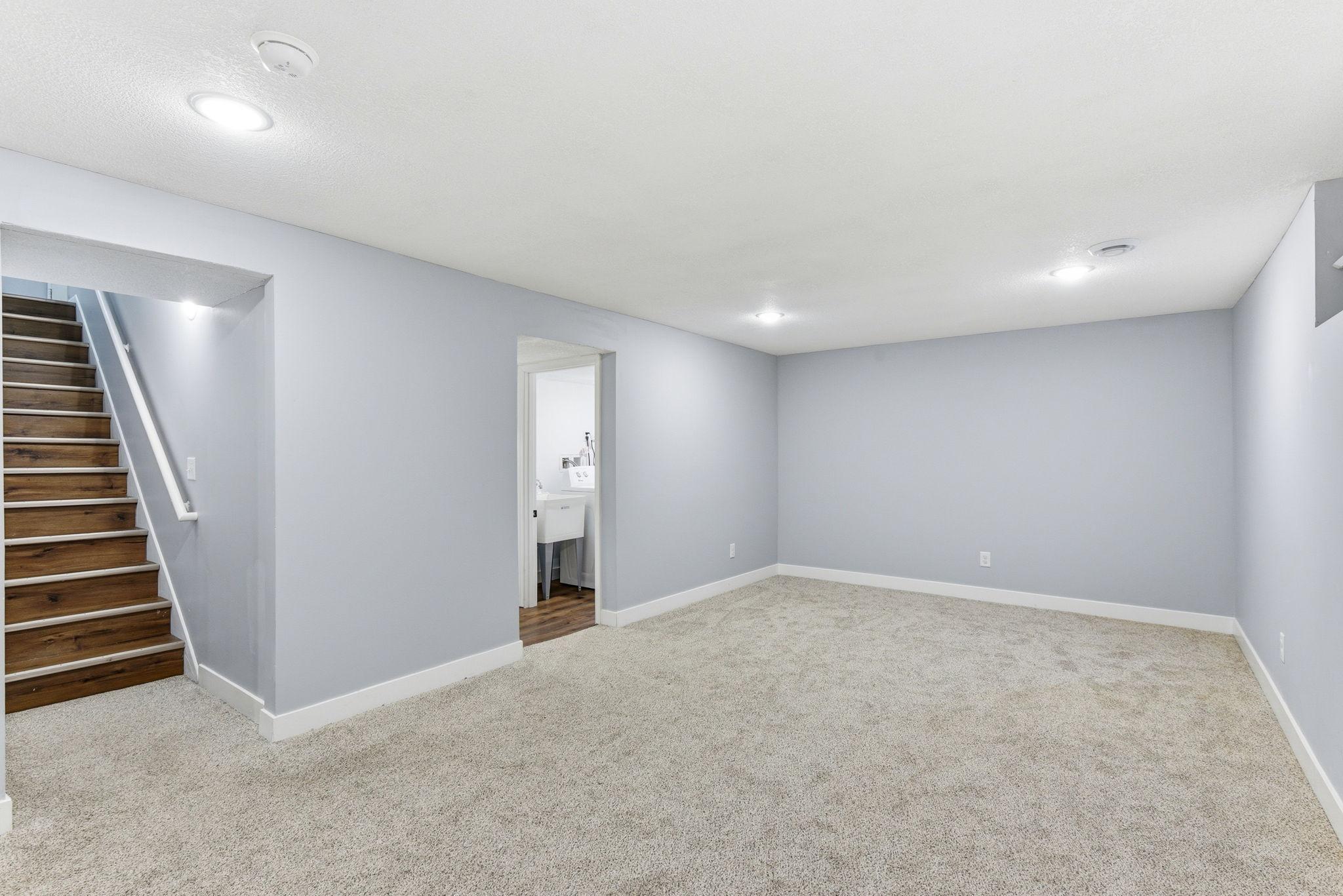 21-web-or-mls-879-Iowa-Ave-W-21.jpg