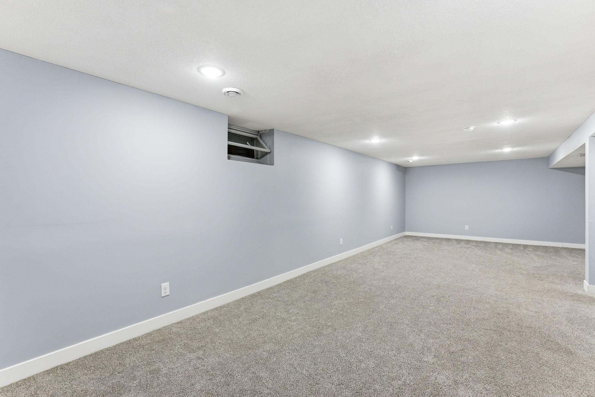 22-web-or-mls-879-Iowa-Ave-W-22.jpg