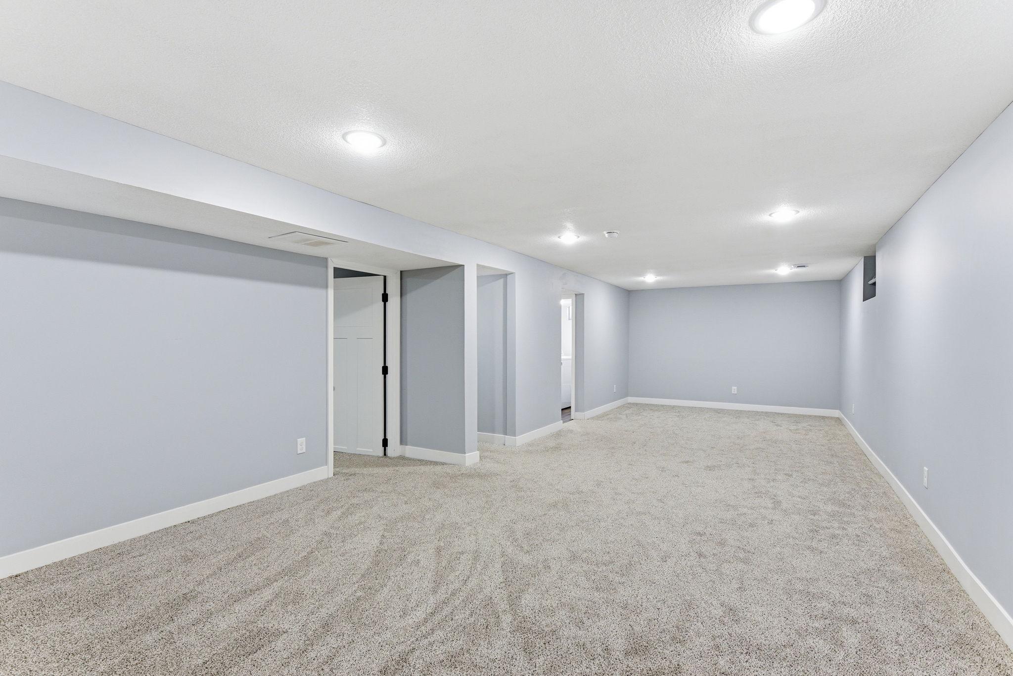 23-web-or-mls-879-Iowa-Ave-W-23.jpg