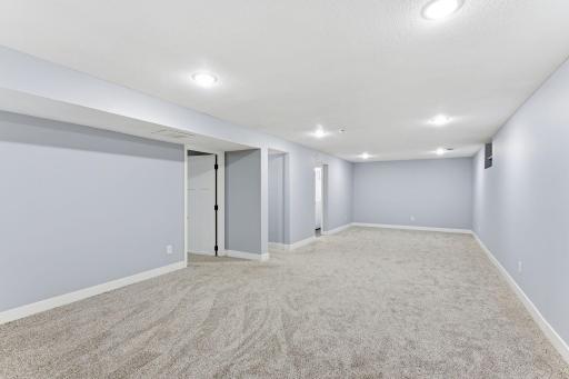 879 Iowa Avenue W, Saint Paul, MN 55117