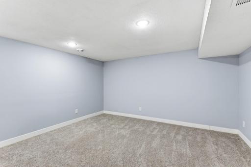 879 Iowa Avenue W, Saint Paul, MN 55117