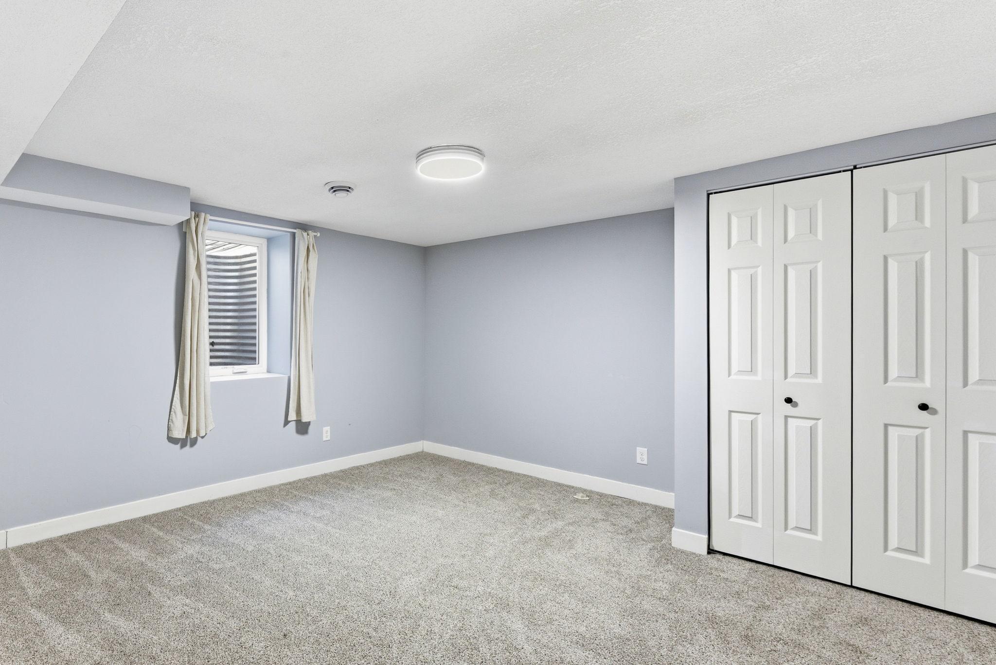 25-web-or-mls-879-Iowa-Ave-W-25.jpg