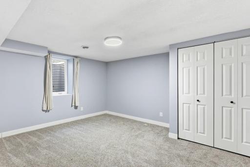 879 Iowa Avenue W, Saint Paul, MN 55117