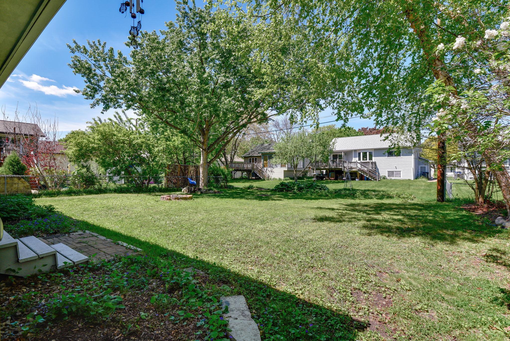 30-web-or-mls-879-Iowa-Ave-W-30.jpg