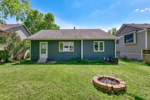 879 Iowa Avenue W, Saint Paul, MN 55117