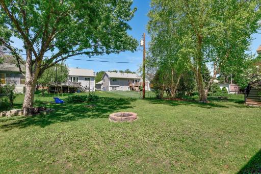 879 Iowa Avenue W, Saint Paul, MN 55117