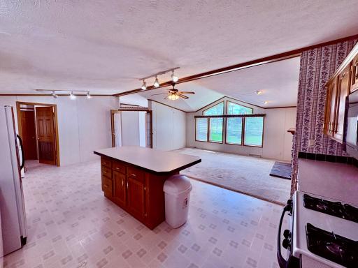Spacious living and ktichen area