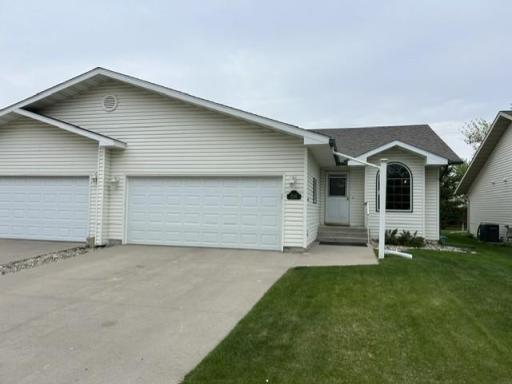 816 Lakeridge Place, West Fargo, ND 58078