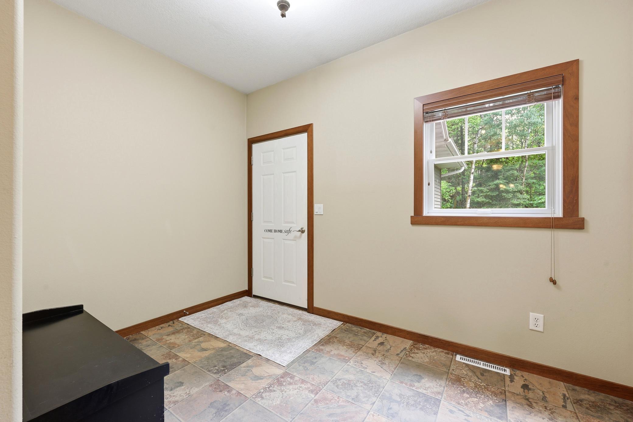Garage Access w/Large Entry