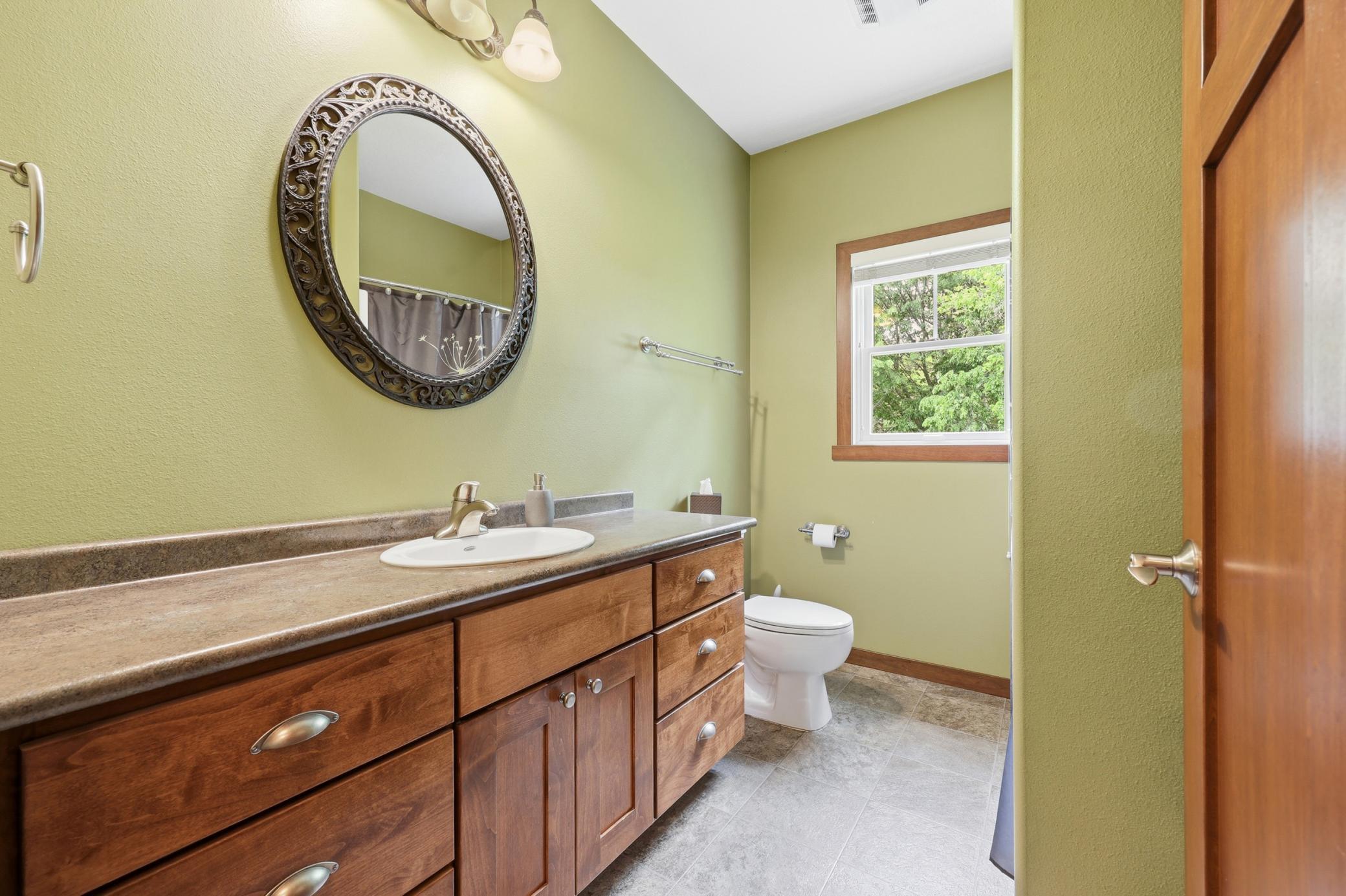 Full Bath (upper)