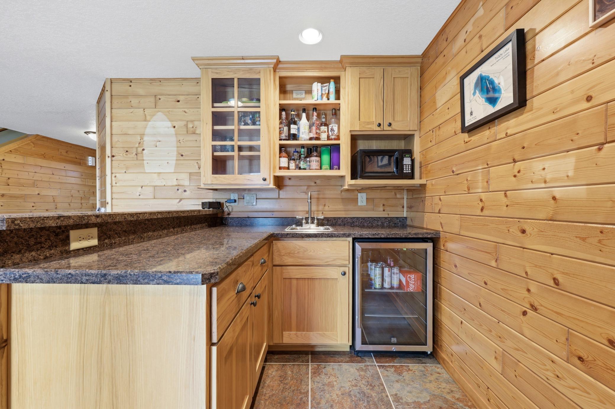Wetbar on lower level (fridge included)